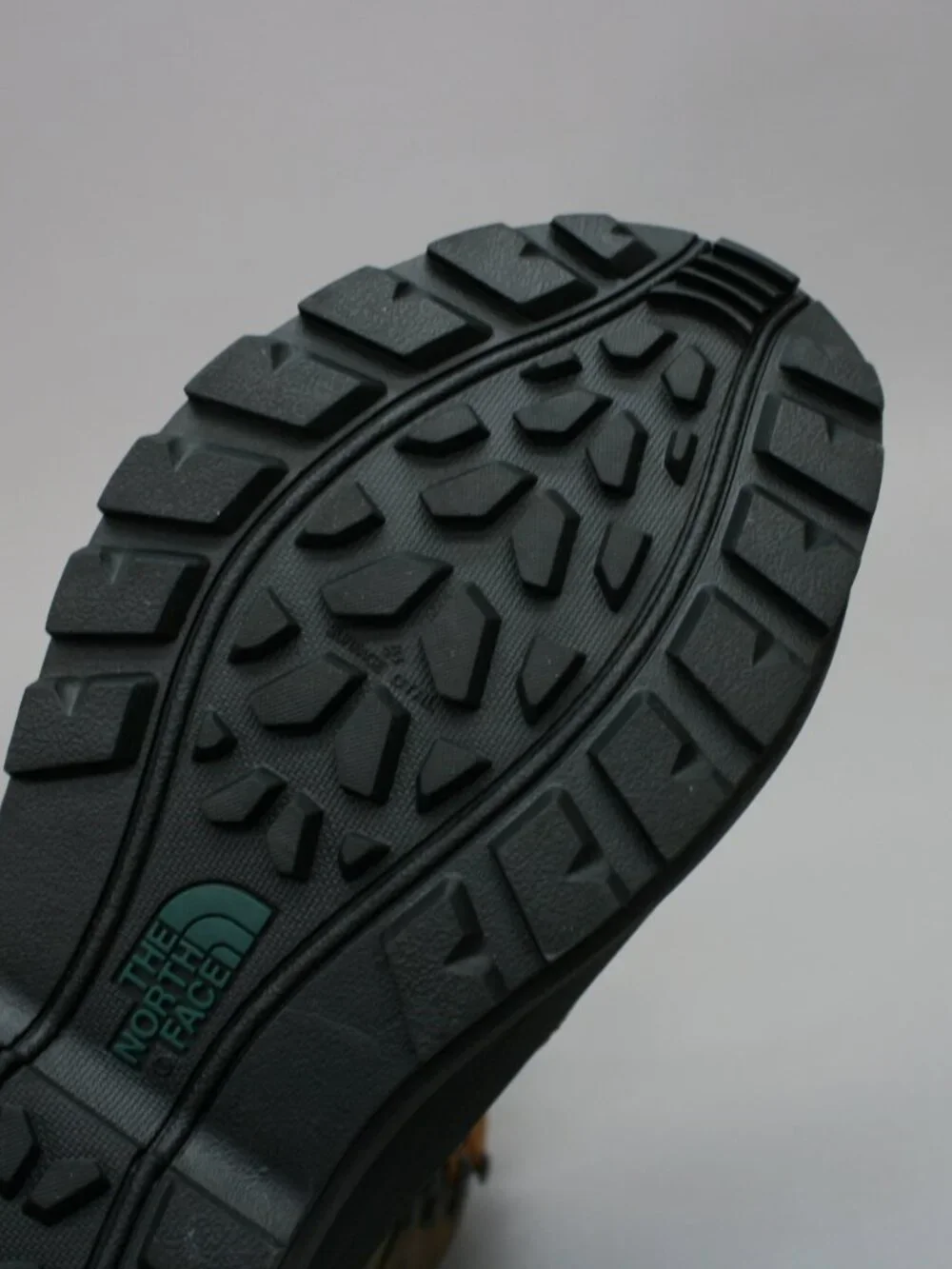 The North Face Men's 9 Chilkat V 400 Waterproof Brown Black Winter Snow Boots
